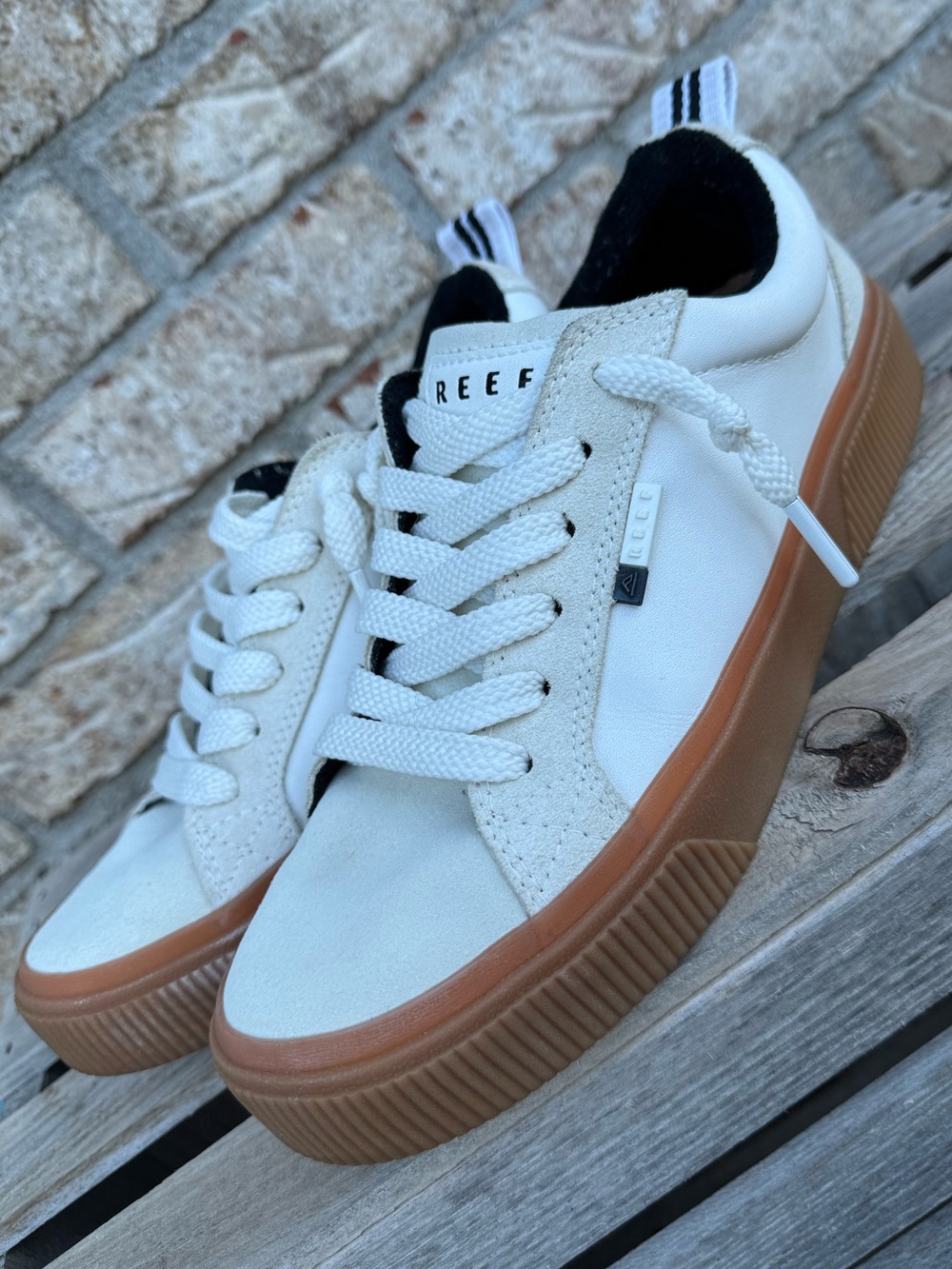 Reef Lay Day Dawn Gum Sole Sneaker